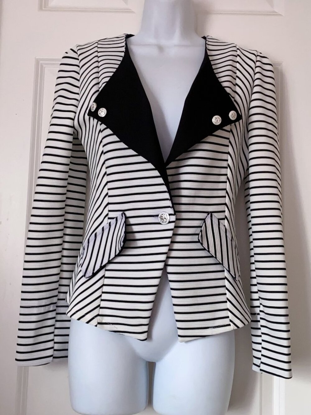 NWT! Women’s Black white Striped Blazer, Vneck with Lapel Collar